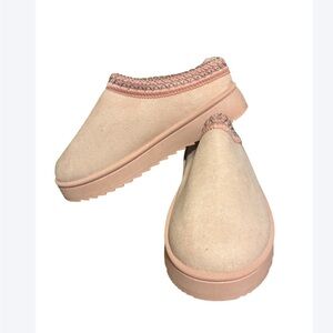 Women's Slip-On Mule Clog in Light Pink